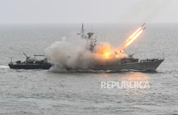 In Picture: Atraksi Kapal Tempur di Peringatan HUT TNI AL ke-79