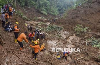 Tebing Setinggi 250 Meter di Tasikmalaya Longsor, 2 Petani Hilang Tertimbun