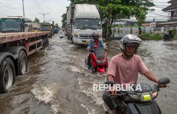 Hujan Deras, Sejumlah Ruas Jalan di Kota Semarang Terendam Banjir