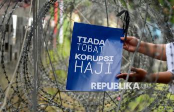In Picture: Sambangi KPK, ICW Laporkan Dugaan Korupsi Penyelenggaraan Haji