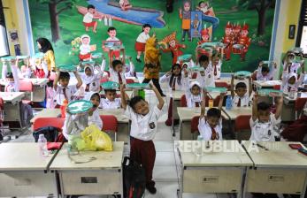 Antusiasme Siswa Ikuti Uji Coba Makan Bergizi Gratis di Tangerang