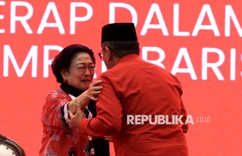 Tangis Megawati Sambut Kehadiran Hasto di Kongres PDIP
