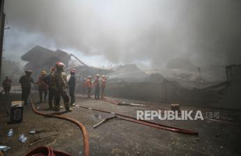 In Picture: Pabrik Popok dan Tas Kain di Sidoarjo Kebakaran, Tidak Ada Korban Jiwa