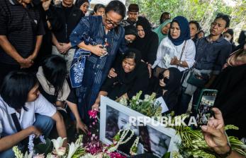 Suasana Haru Iringi Pemakaman Maestro Seni Rupa Nasirun