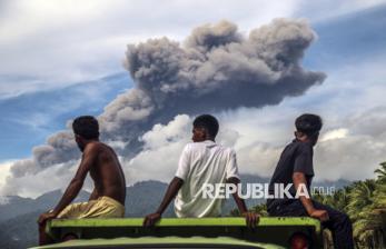 Gunung Dukono Masih Erupsi, Jalur Pendakian Ditutup Total