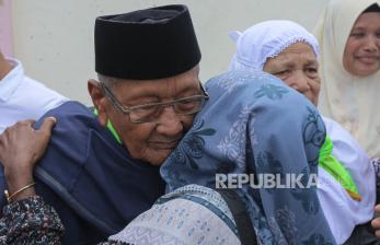 Jamaah Calon Haji Tertua di Aceh Berangkat ke Tanah Suci