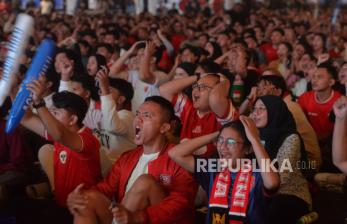 Antusiasme Warga Nobar Pertandingan Indonesia vs China di GBK