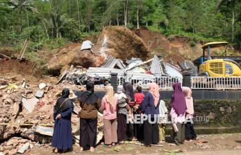 In Picture: Longsor Terjang Permukiman Warga di Purworejo, Empat Orang Meninggal Dunia