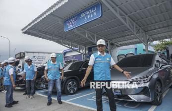 In Picture: Dirut PLN Tinjau SPKLU di Rest Area Tol Trans Jawa