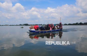 In Picture: Banjir Masih Rendam Permukiman Warga di Kudus