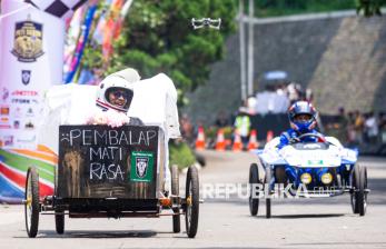 Keseruan Adu Cepat Balap Kereta Peti Sabun di ITB Bandung