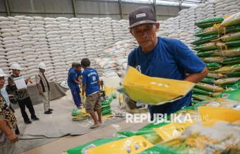 Disperindagkop UKM Lakukan Sidak Beras SPHP di Gudang Bulog Kandeman