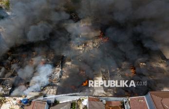 Kebakaran di Komplek IKIP Duren Sawit Hanguskan 40 Rumah