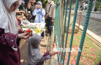 Doa dan Tabur Bunga Iringi Peringatan 100 Hari Tragedi KRL Bekasi Timur
