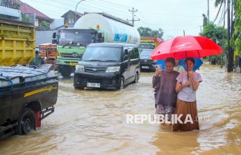 Jalan Pantura Kudus-Pati Terendam Banjir, Arus Lalin Tersendat hingga 2 Kilometer