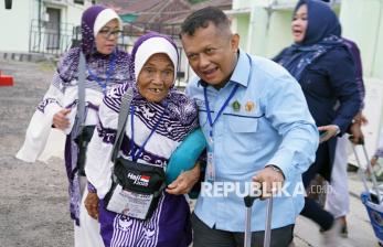 In Picture: Semangat Nenek Sutiah, Berhaji di Usia 107 Tahun