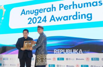 Erick Thohir Terima Penghargaan di Anugerah Perhumas 2024