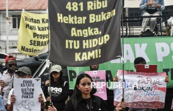 In Picture: Tolak Deforestasi Hutan Papua Selatan, Massa Geruduk Kantor ATR/BPN 