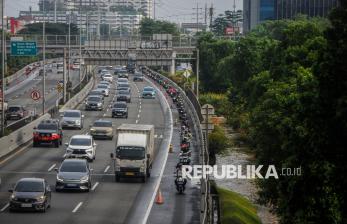 Hindari Banjir di Cengkareng, Pengendara Motor Dialihkan Masuk ke Tol Lingkar Luar