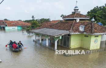 Tak Kunjung Surut, Warga Karawang Terendam Banjir Selama 15 Hari