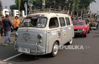 Penggemar Mobil Kuno Berkumpul Ikuti Rally di Magelang
