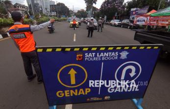 In Picture: Antisipasi Kepadatan, Polres Bogor Berlakukan Ganjil Genap di Jalur Puncak