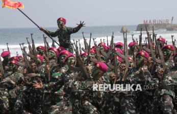 947 Siswa Dikko Marinir Jalani Upacara Pembaretan di Pantai Baruna
