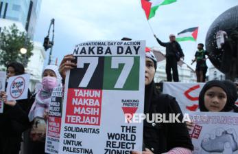 In Picture: Peringati 77 Tahun Nakba, Massa Gelar Aksi di Tugu Asia Afrika Bandung 