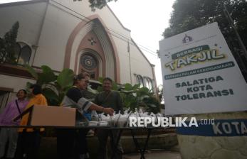 Indahnya Toleransi di Salatiga, Umat Katolik Berbagi Takjil Gratis Saat Ramadhan