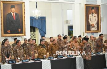 Nuansa Batik di Sidang Kabinet Satu Tahun Pemerintahan Prabowo-Gibran