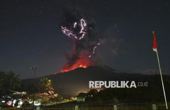 Penampakan Dahsyatnya Letusan Gunung Lewotobi 