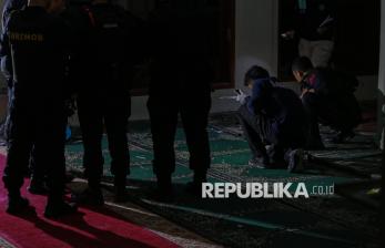 Melihat Proses Olah TKP Lokasi Ledakan di SMAN 72 Jakarta