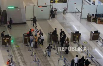 In Picture: Revisi Permendag Soal Impor Mulai Diberlakukan di Bandara Soetta