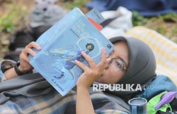 Membaca Senyap di Taman Langsat, Sarana Baru Menikmati Buku
