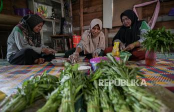 In Picture: Kelompok Tani Perempuan di Bengkalis Olah Sayur Kangkung Jadi Camilan