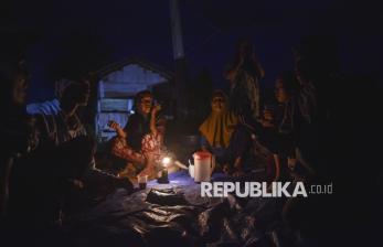 Pengungsi Korban Banjir Bandang Agam Bertahan di Tenda Darurat