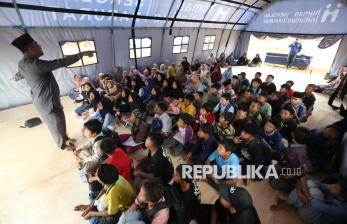 Pelajar Aceh Tamiang Belajar di Tenda Darurat Pascabencana Banjir