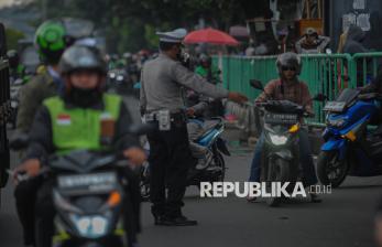 Puluhan Pemotor Lawan Arah Terjaring Operasi Patuh Jaya di Pasar Minggu