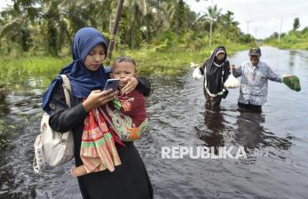 Banjir Setinggi 1 Meter Putus Akses Jalan di Tanjung Jabung Timur Jambi