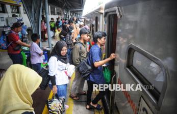 Tiket Kereta Api Tambahan Lebaran Mulai Dijual Hari Ini