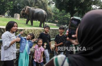 In Picture: Ribuan Pengunjung Tercatat Kunjungi Taman Margasatwa Ragunan