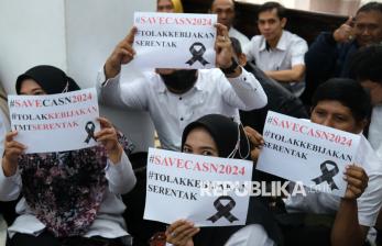 In Picture: Aksi Tolak Penundaan Penangkatan CASN dan PPPK di Sejumlah Daerah