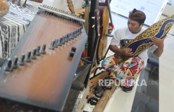 Pameran alat musik tradisional di Malang
