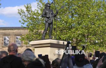 In Picture: Patung Vokalis Motorhead Lemmy Kilmister Berdiri Tegak di Burslem Inggris