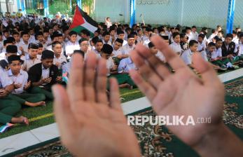 In Picture: Pelajar Gelar Tasyakuran dan Doa Bersama untuk Gencatan Senjata di Palestina