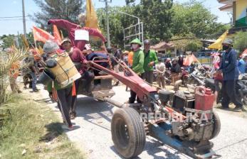 Aksi Sambil Bawa Traktor di Indramayu, Massa SPI Tuntut Reforma Agraria