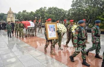 Suasana Mendung Mengiringi Pemakaman Mantan Kepala BNPB