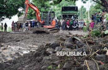 Jalan Penghubung di Lampung Tertutup Akibat Banjir Bandang dan Longsor
