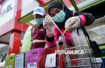 Melihat Lebih Dekat Cara Dinkes Tangerang Lakukan Pengujian Jajanan Takjil