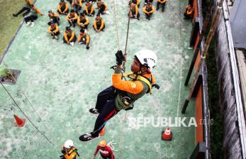 Tingkatkan Keterampilan, Puluhan Relawan SAR Ikuti Pelatihan Rappeling